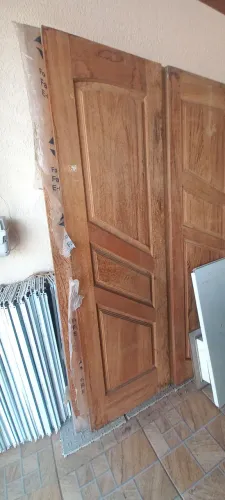 Vendo portas madeira maciça 