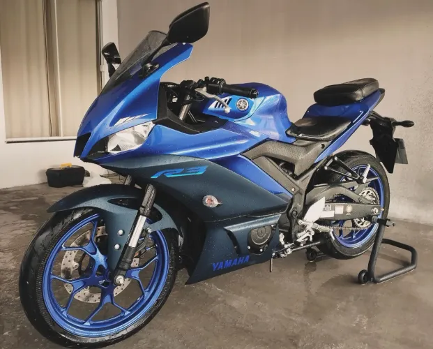 Vendo R3 2023 impecável. Leia o Anúncio.