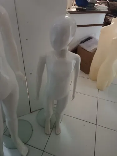 MANEQUIM MENINO PEQUENO ARTICULADO COMPLETO