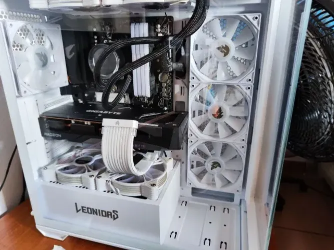 PC Gamer Ryzen 5 5500 + RX 7600 8 GB + 16 GB RAM