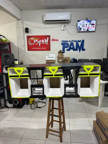 Estrutura som camioneta 