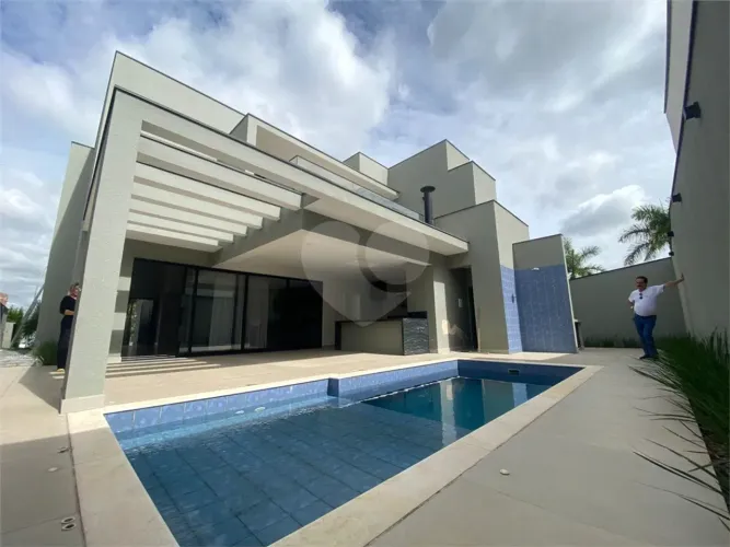 Casa à Venda com 4 quartos em Votorantim SP no Alphaville 3