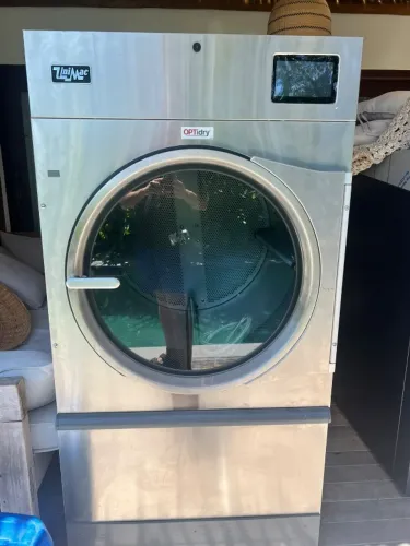 *Secadora Industrial UniMac UT055N - 24,5 kg - UniLinc Touch + OPTidry*