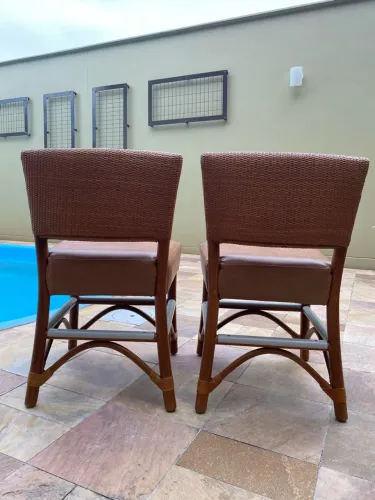 Vendo banqueta em junco baixa marca Saccaro. Valor de cada banqueta R$ 150,00