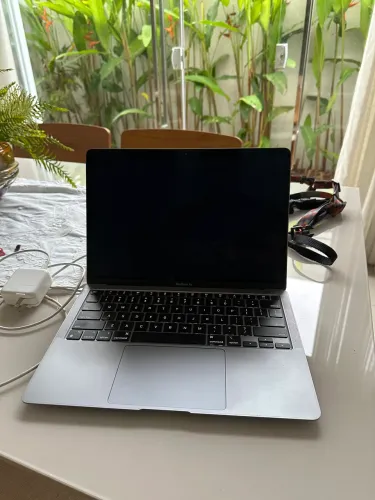 MacBook Air M1, 512GB SSD, 8GB RAM, cor Cinza Espacial.