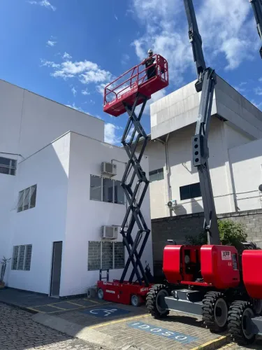Alugamos plataformas elevatórias de 6 a 20 metros, ideais para obras e manutenção