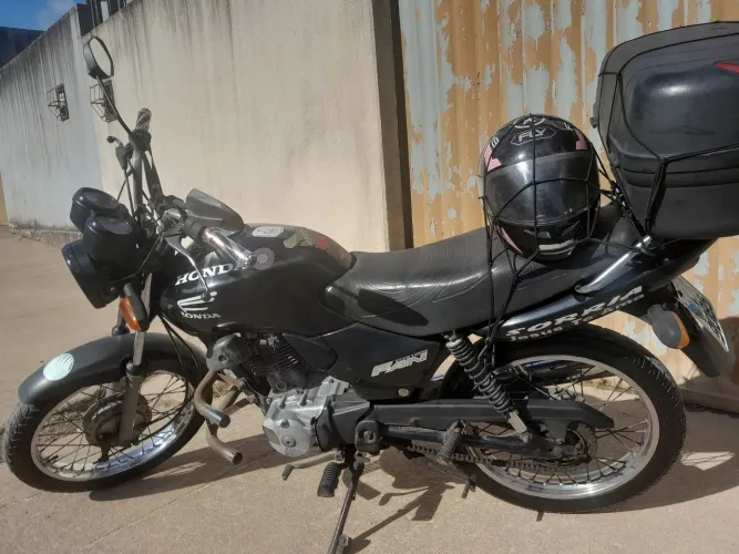 Moto conservada excelente pra trabalho e econômica.