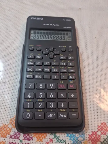 Calculadora científica CASIO FX-82