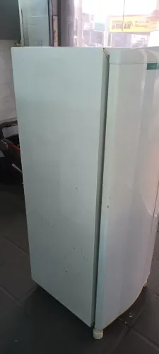 Vendo geladeira pequena