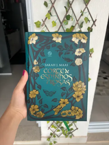 Corte de Espinhos e Rosas capa acolchoada 