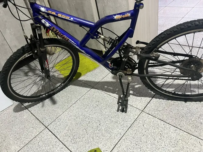 Bicicleta aro 26 com 21 marchas