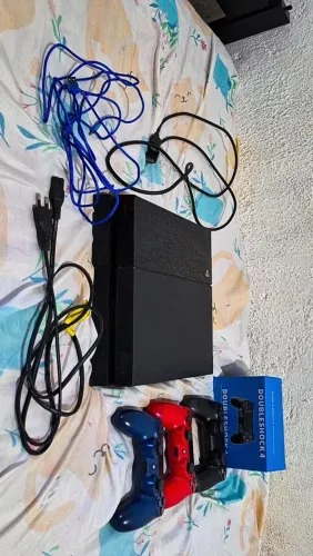 PlayStation 4 Fat 500GB Completo + 3 Controles e cabos