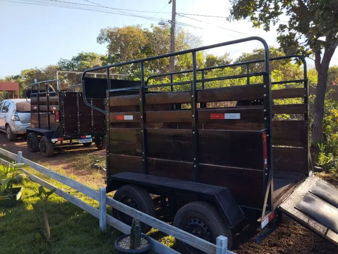 REBOQUE PARA DOIS CAVALOS