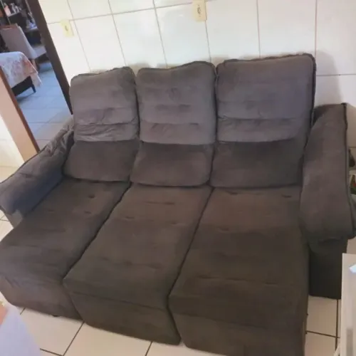 Sofá retrátil de 03 lugares