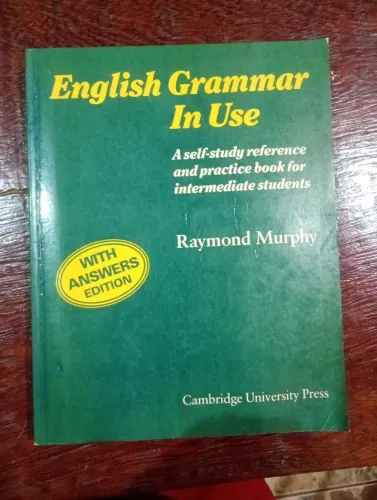 Livro "English Grammar in Use" 