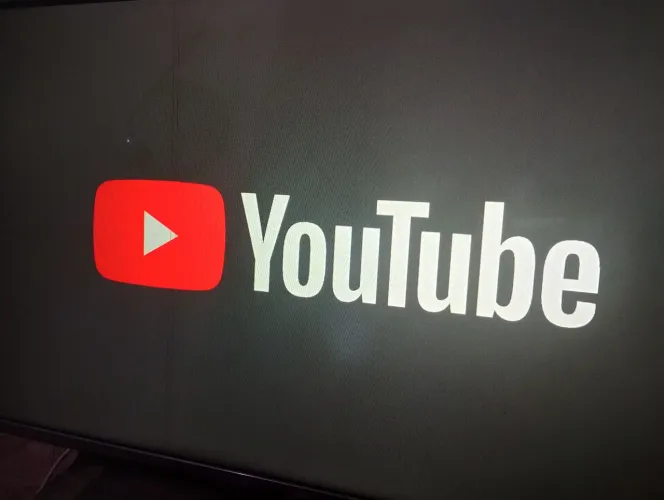 Tv LG smart 42pl fociona todos app com 2 linhas fininha q não atrapalha nada valor 650 rea