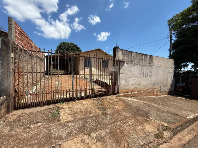 CASA À VENDA NO JOÃO GOULART EM APUCARANA.