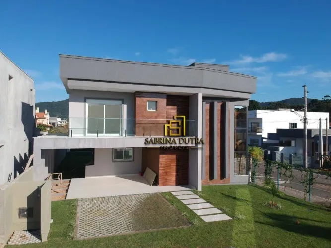 Casa com 3 dormitórios à venda, 212 m² por R$ 1.650.000 - São João do Rio Vermelho - Flori