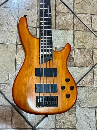 Baixo Cort A5 Artisan 1999