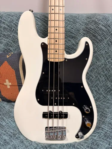 Baixo Fender Squier Precision Jazz - NOVO na caixa