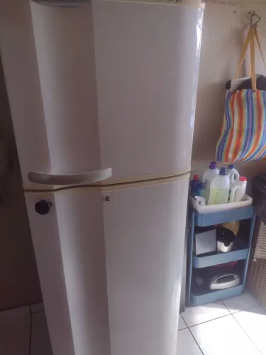 FROST FREE 127v - Vendo ou troco.
