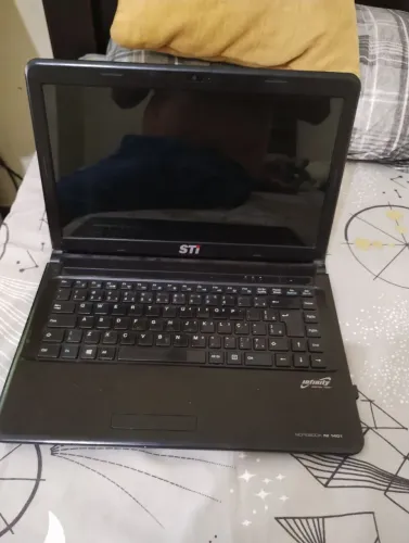 Notebook STI em boas condições 