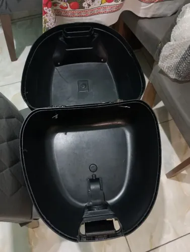 Vendo 2 baú de moto de 28L (leia o anúncio por  favor )