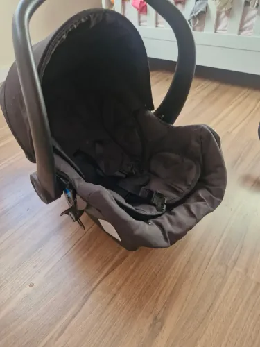 Bebê conforto galzerano pouco usado