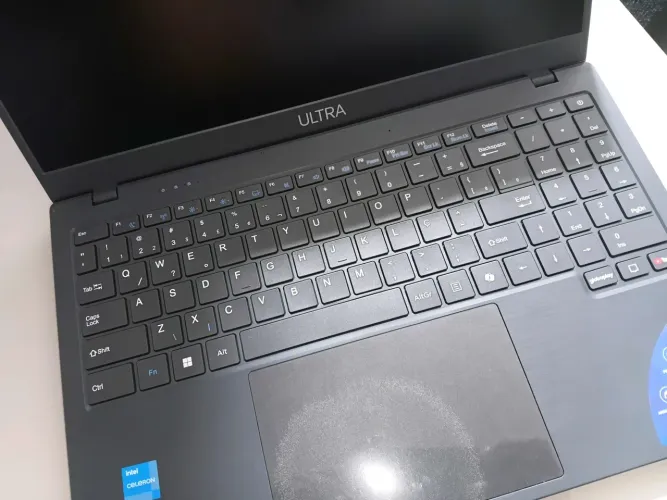 Notebook Ultra 15.6" Intel Celeron - 8GB RAM + 256GB SSD (Super Conservado)