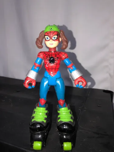 Boneca Spider-Girl de Patins Marvel Toy Biz 2003 - Garota Aranha Vintage