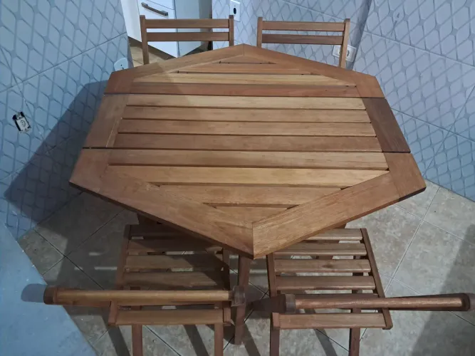 Mesa dobravel de madeira c/4 cadeiras