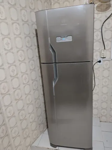Vendo geladeira e fogão bom estado