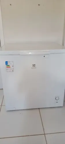 Vendo este freezer Eletrolux semi novo