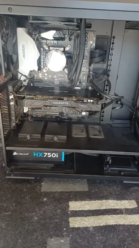 PC Gamer: i7-7700k, GTX 1080, 16BG