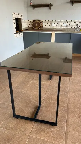 Mesa de jantar industrial tampo de vidro
