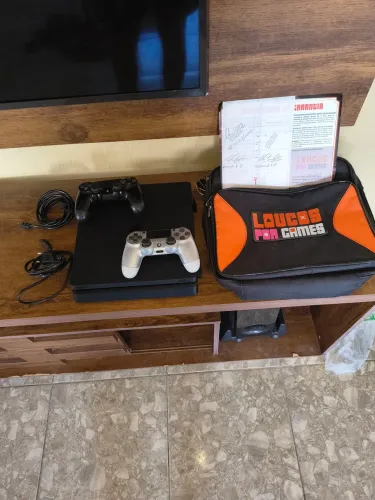 Console ps4 islim