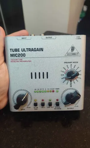 Pre ampli Tube ultragain mic 200