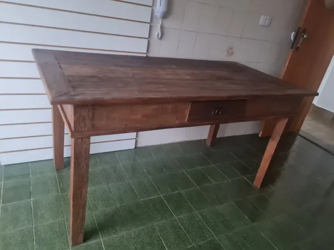 Mesa de madeira rústica