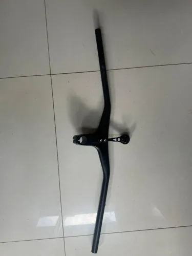 GUIDÃO INTEGRADO EM CARBONO QUEST