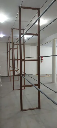 arara de roupas para confecção