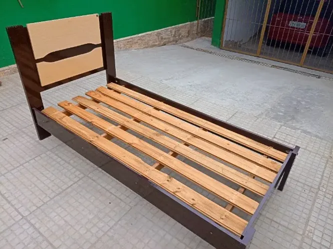 Cama de solteiro em bom estado