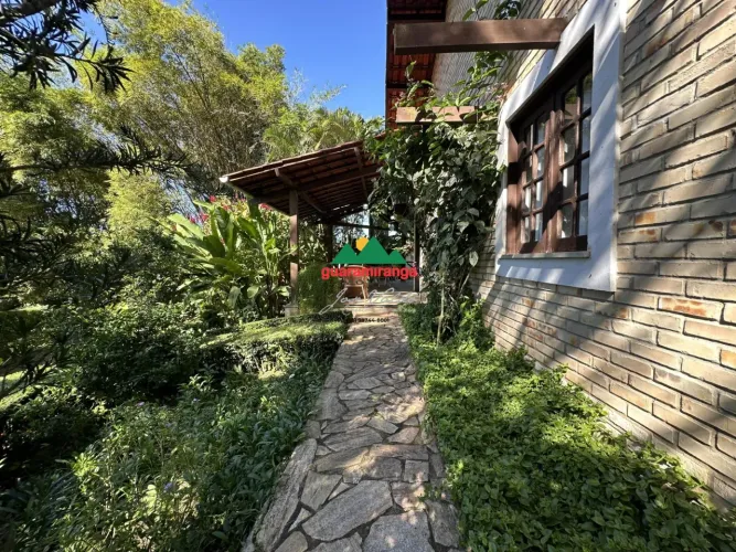 Casa de condomínio com 04 quartos sendo 02 suítes no segundo ponto mais alto de