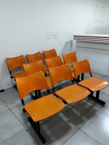 Cadeiras para recepção em ótimo estado 
