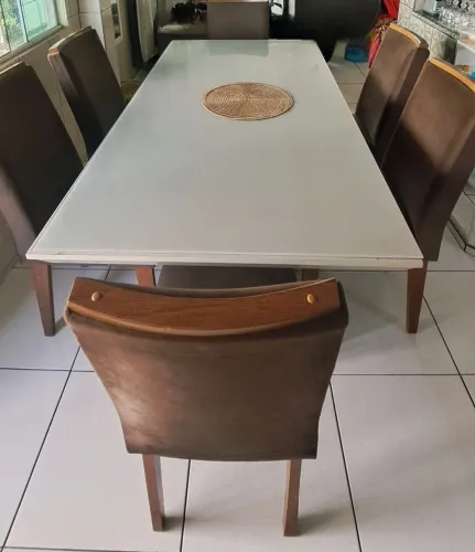 Mesa de Jantar com Tampo de Vidro + 6 Cadeiras Estofadas - Excelente Estado