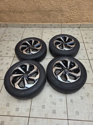 JOGO DE 4 RODAS E PNEUS ARO 14 FORD