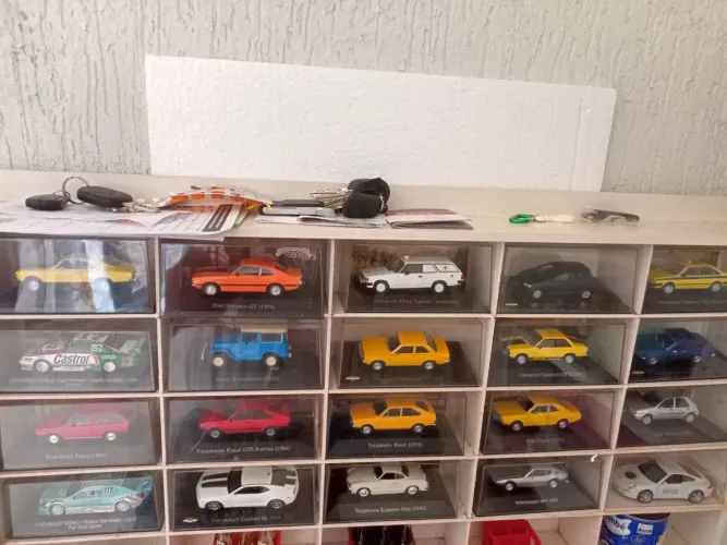 Miniaturas de carrinhos escala 1:43