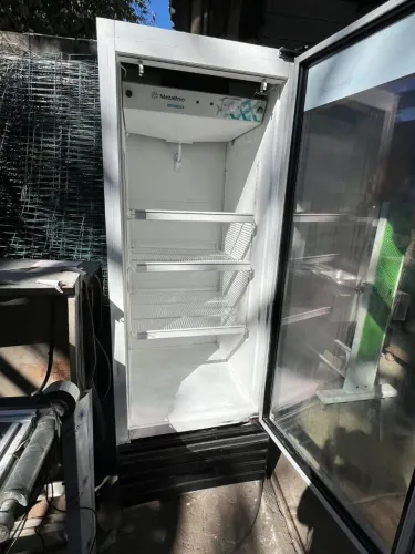 Geladeira Expositora de Bebidas Metalfrio 220v
