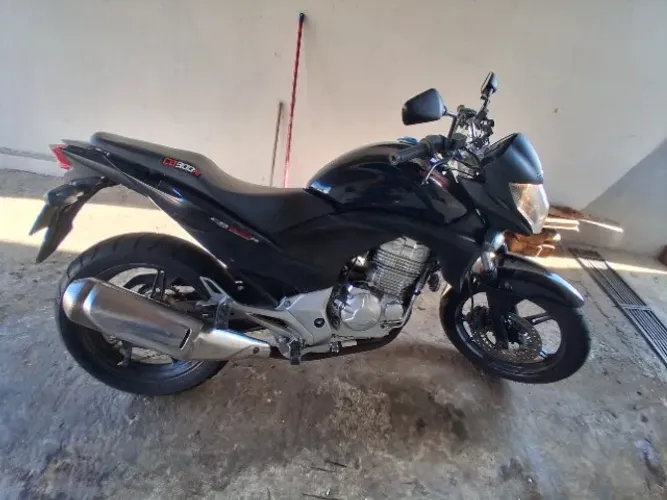 CB300 2010 conservada