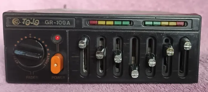 Amplificador e equalizador TOJO GR100