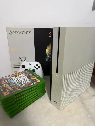 Xbox one S 1TB *ACEITO NEGOCIAÇÃO OU TROCA*
